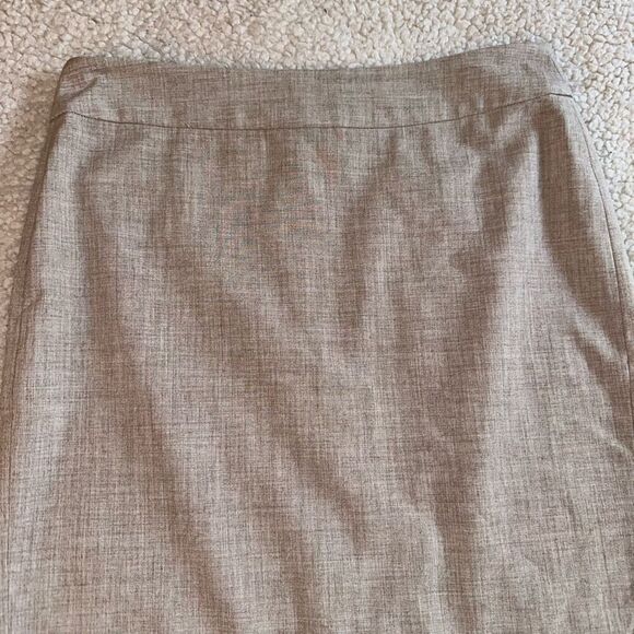 Banana Republic Women’s Khaki Tan Pencil Skirt Size 6 EUC - Picture 3 of 9